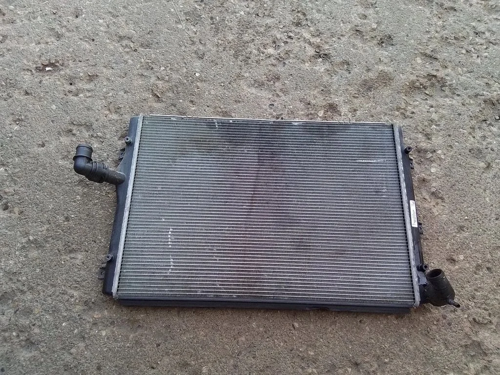 Dzesēšanas šķidruma radiators 1K0121251DD