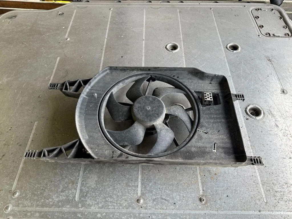 Elektriskais radiatora ventilators – Opel Vivaro (2001-2014)