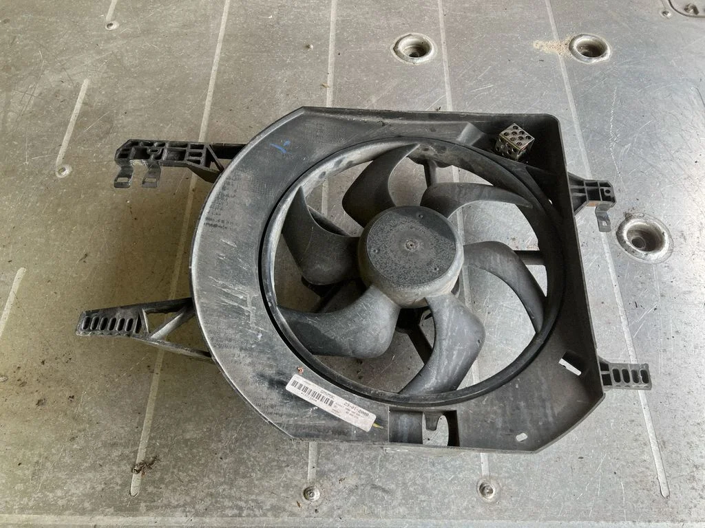 Elektriskais radiatora ventilators – Opel Vivaro (2001-2014)