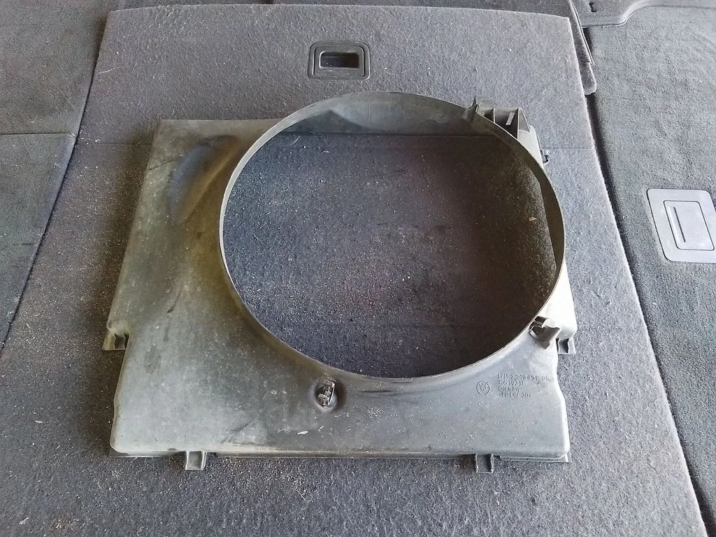 Radiatora ventilatora difuzors – BMW 7. sērija E65 E66 (2001-2008)