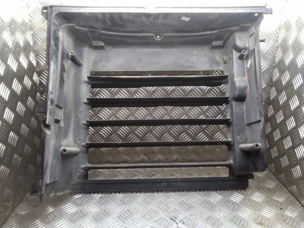 Radiator cooling fan shroud – BMW 3 Series E46 (1998-2005)