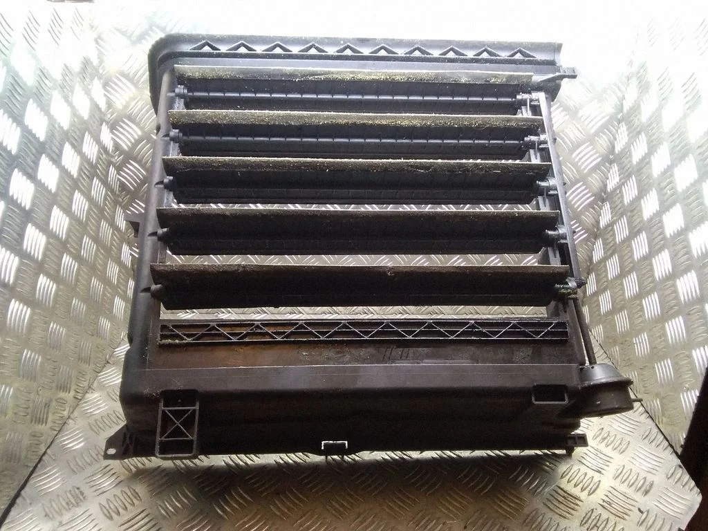 Radiator cooling fan shroud – BMW 3 Series E46 (1998-2005)