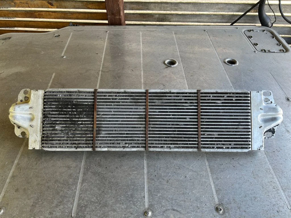 Starpdzesētāja (interkūlera) radiators – Volkswagen Transporter - Caravelle T5 (2003-2015)