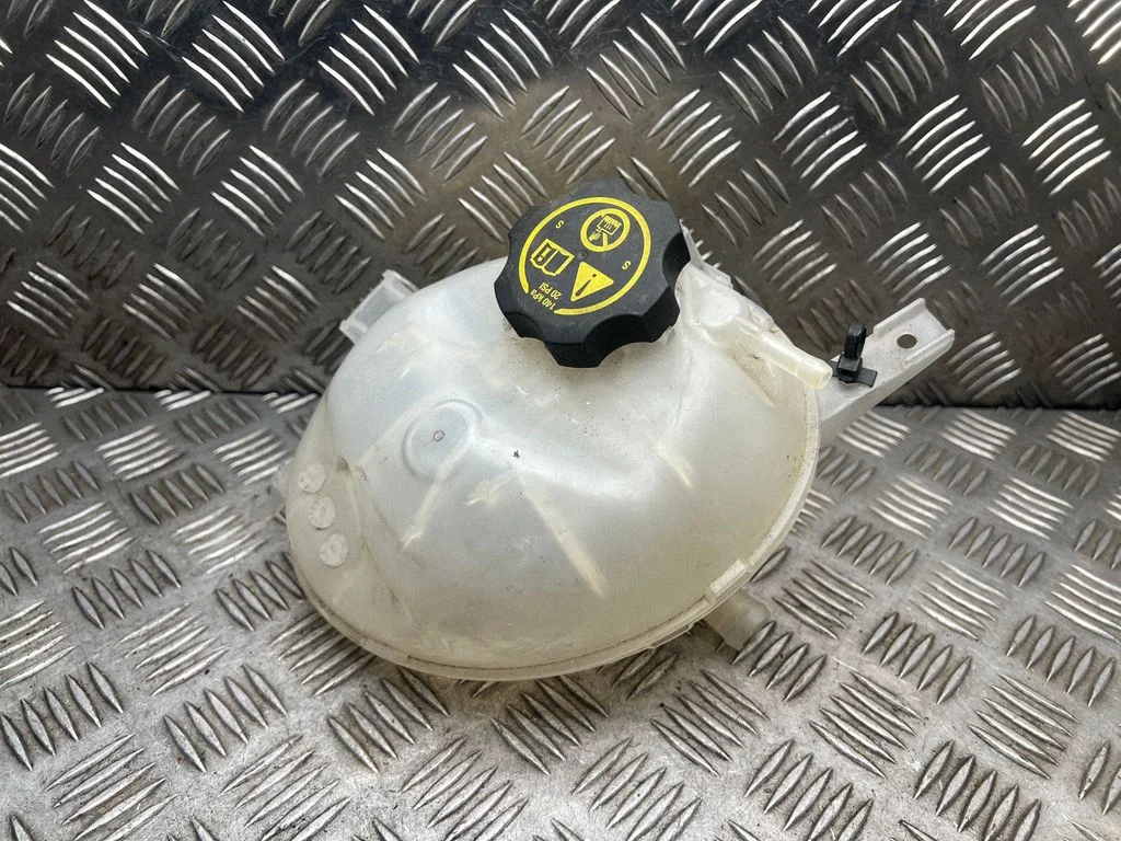 Jahutusvedeliku paisupaak – Opel Astra K (2015-2021)