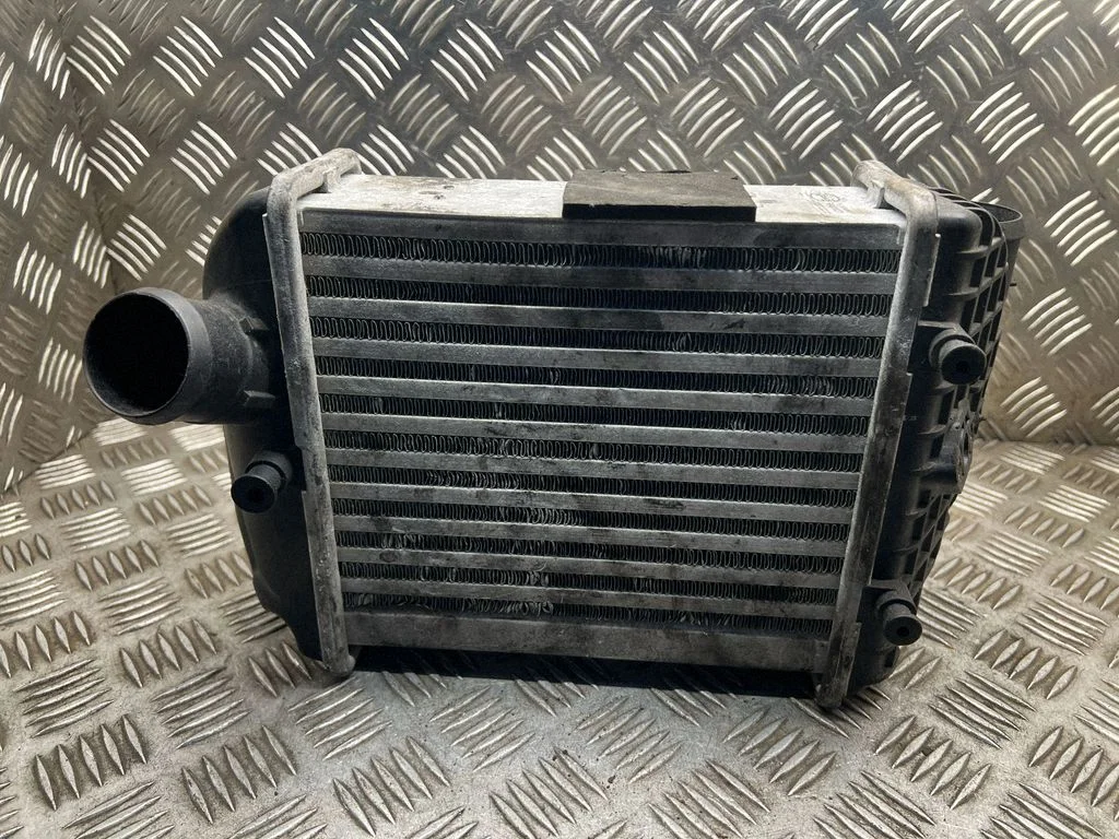 Starpdzesētāja (interkūlera) radiators – Audi A4 S4 B6 8E 8H (2001-2005)