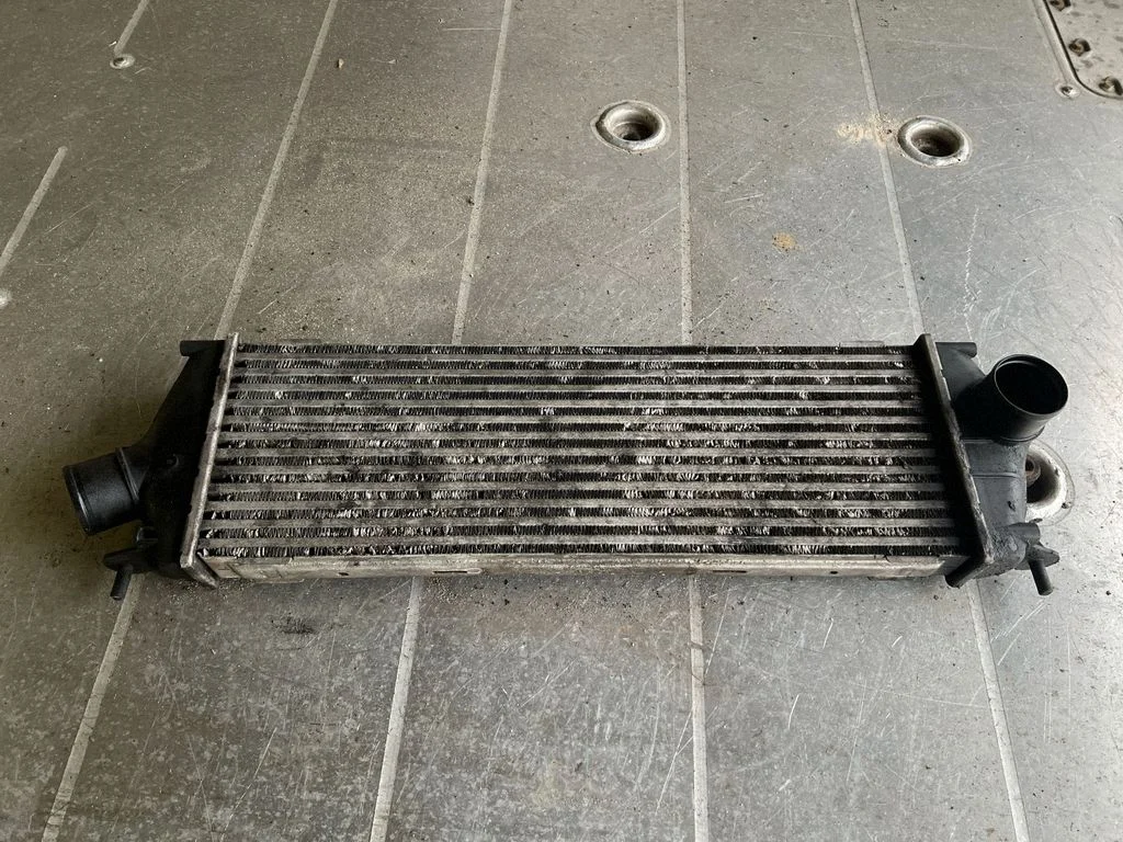 Intercooler radiator – Opel Vivaro (2001-2014)