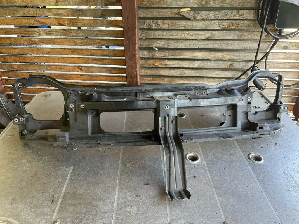 Radiatoru panelis – Opel Vivaro (2001-2014)