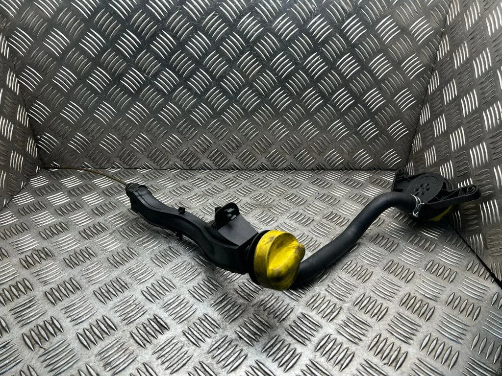 Oil level dip stick – Opel Vivaro (2001-2014)
