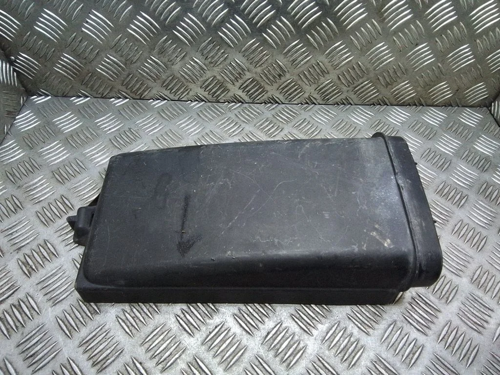 Õhufiltri korpuse kaas – BMW 7-seeria E65 E66 (2001-2008)