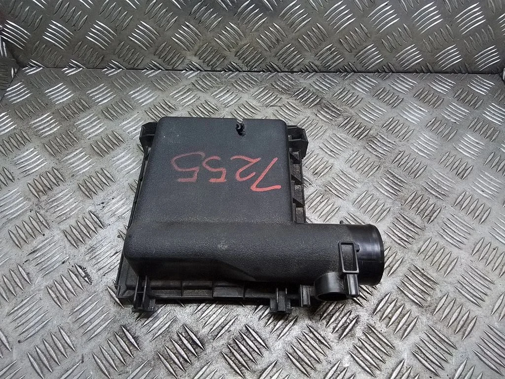 Pokrywa obudowy filtra powietrza – Toyota Prius (XW30) (2009-2015)