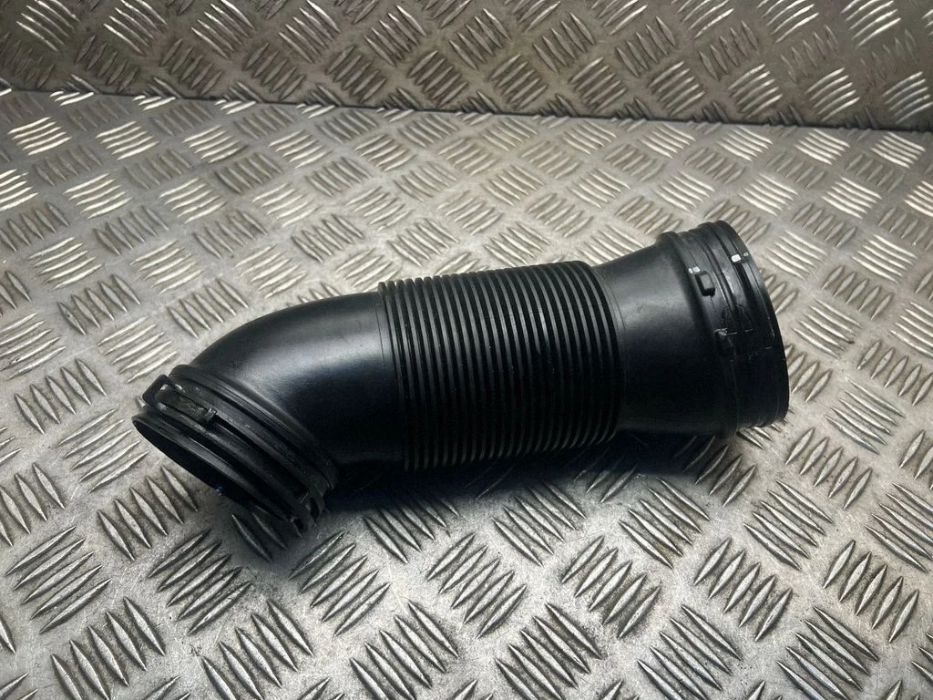 Część kanału dolotowego 5Q0129684D