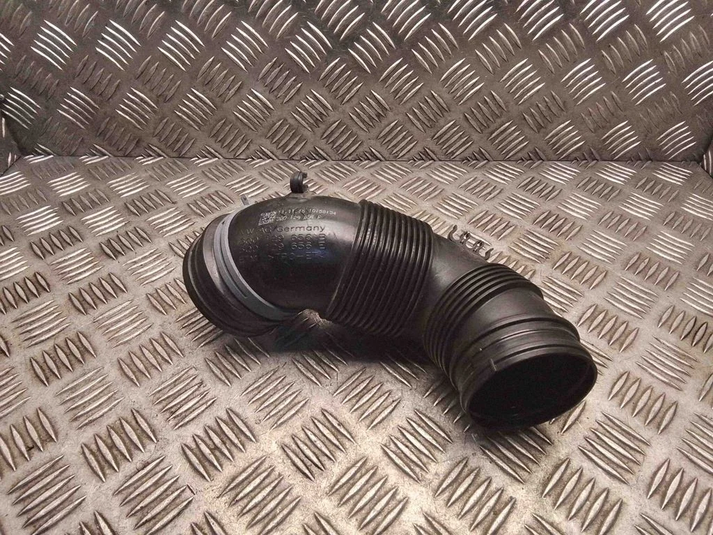 Gaisa caurule uz turbīnu – Volkswagen Passat CC (2008-2016)