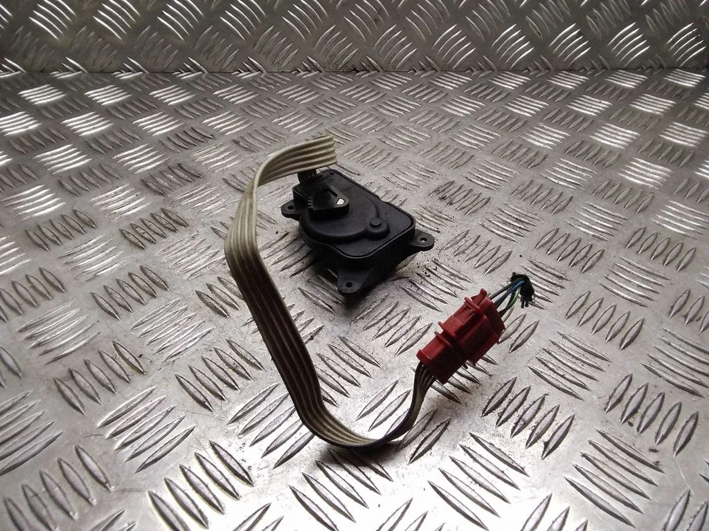 Sisselaskekollektori klapi ajam/ mootor – Volkswagen Transporter - Caravelle T4 (1991-2003)