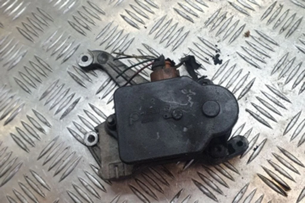 Intake manifold valve actuator/motor – Opel Vectra C (2005-2009)