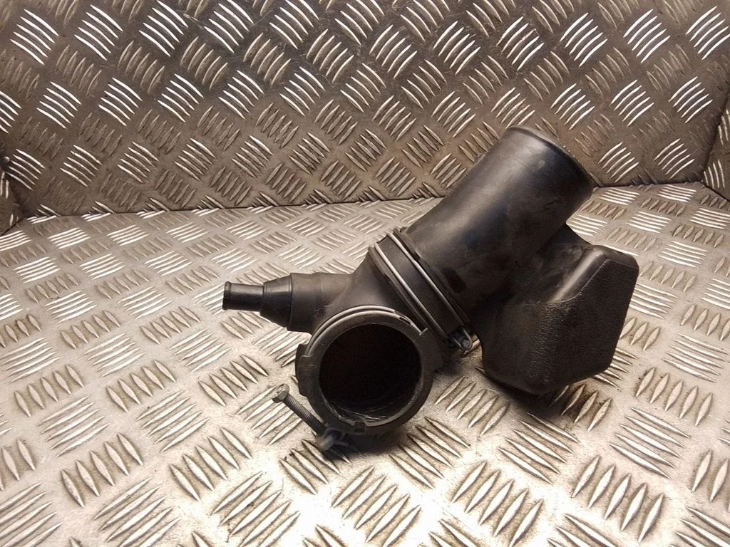 Õhu sisselaske voolik (-ud)/ toru (-d) – Toyota Auris E180 (2012-2018)