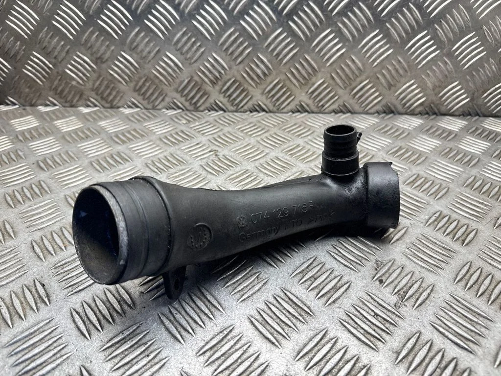 Air intake hose/pipe – Volkswagen Transporter - Caravelle T4 (1991-2003)