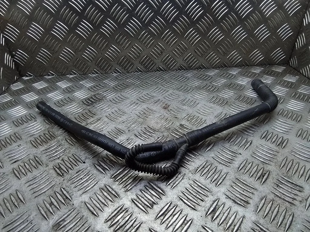 Breather hose/pipe – Mercedes-Benz C-Class AMG W204 (2007-2014)