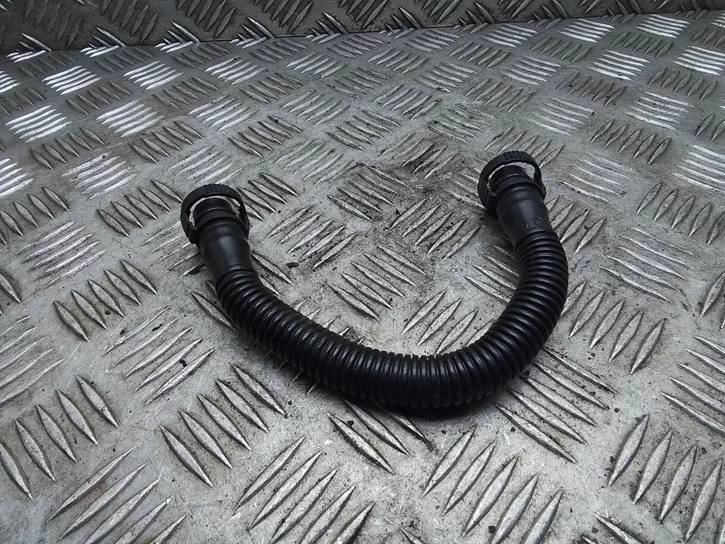 Breather hose/pipe – Volkswagen Passat B6 (2005-2010)