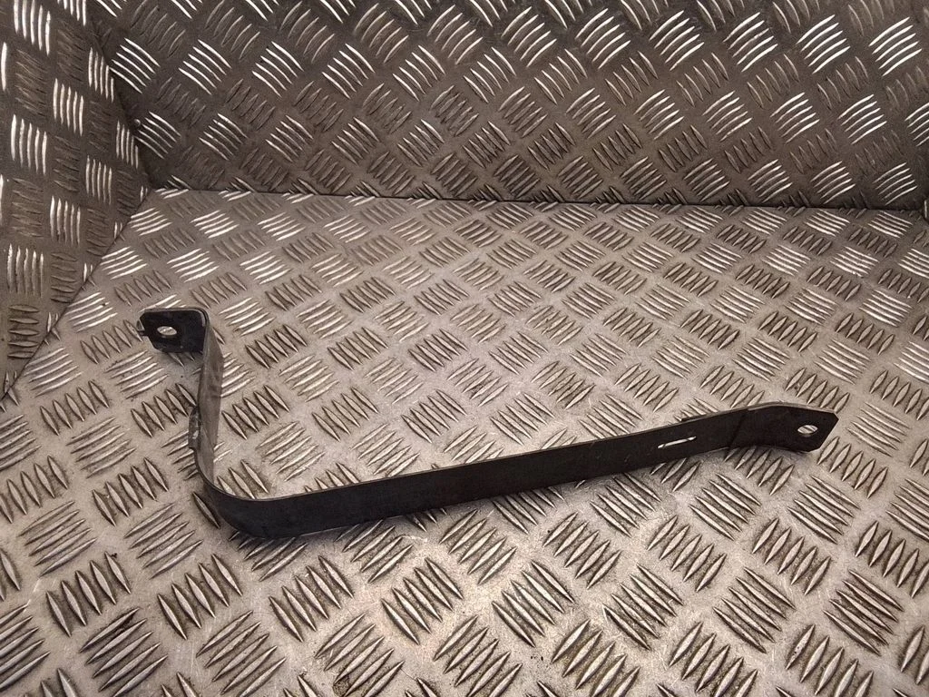 Fuel tank mounting bracket 7520090AA