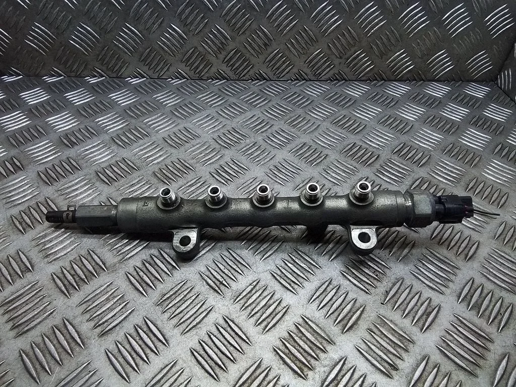 Fuel main line pipe