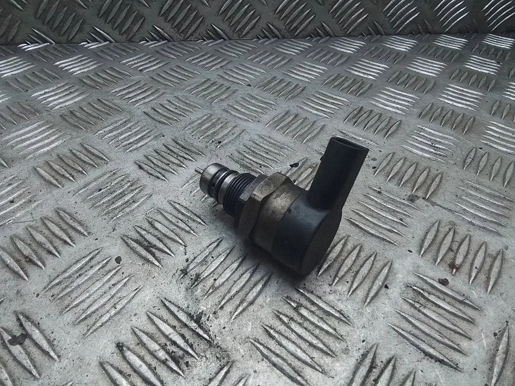 Fuel pressure regulator – Seat Alhambra (Mk2) (2010-)