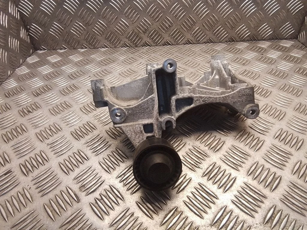 Generator/alternator bracket – Nissan Qashqai (2014-2016)
