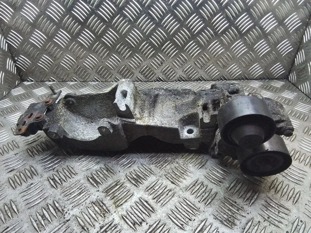 Wspornik alternatora – Renault Laguna III (2007-2015)