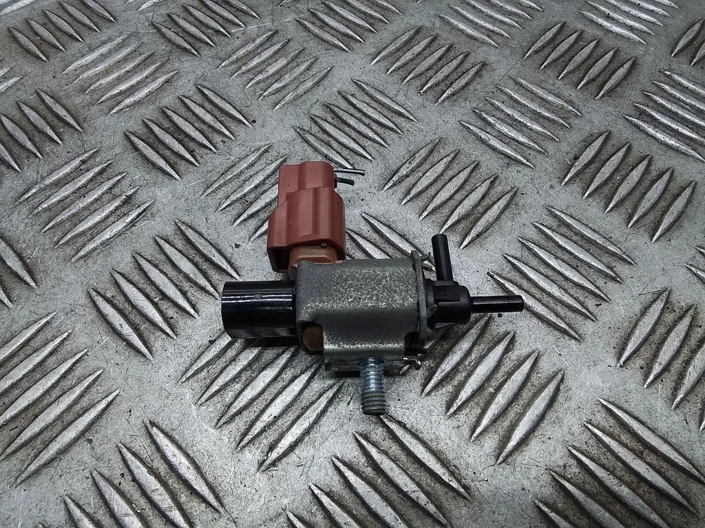 Vacuum valve K5T46591