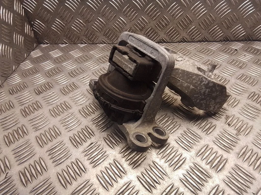 Dzinēja spilvens 112114BA0A