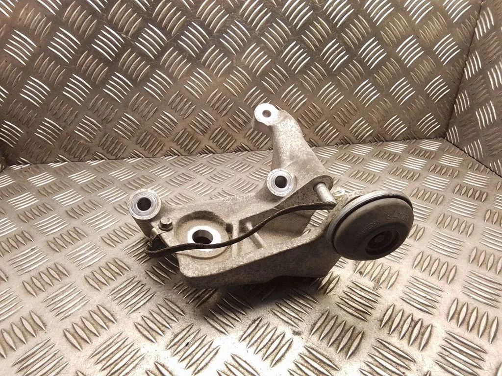 Engine mounting bracket – Volvo XC90 (2014-)