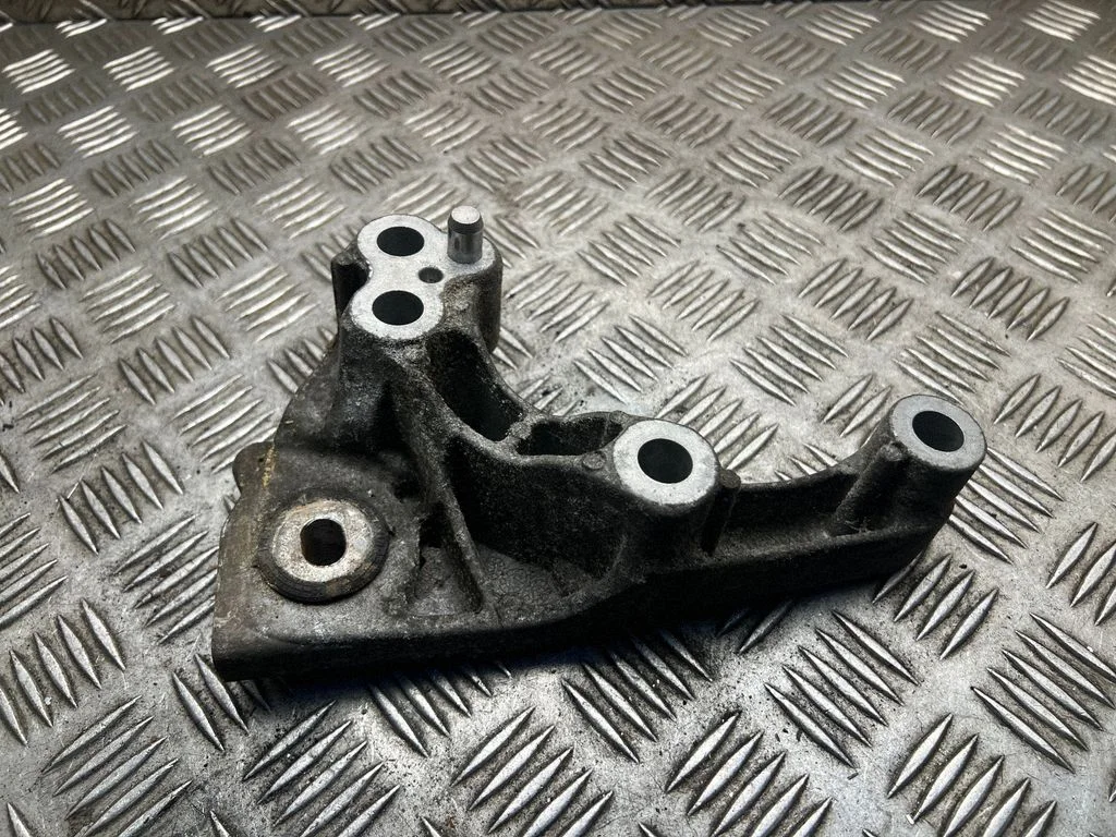 Wspornik silnika – Opel Astra K (2015-2021)