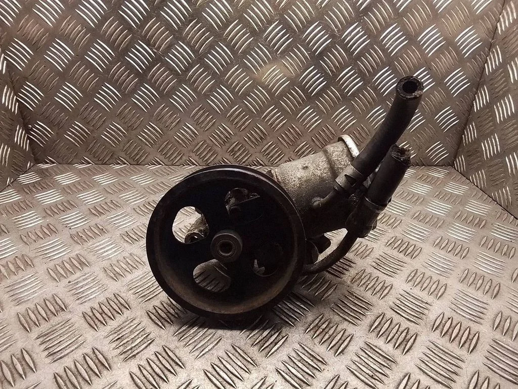 Power steering pump – Toyota Avensis T250 (2006-2009)