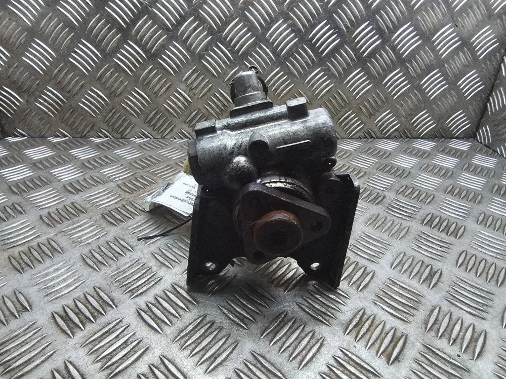 Roolivõimendi pump – BMW 5-seeria E60 E61 (2004-2010)