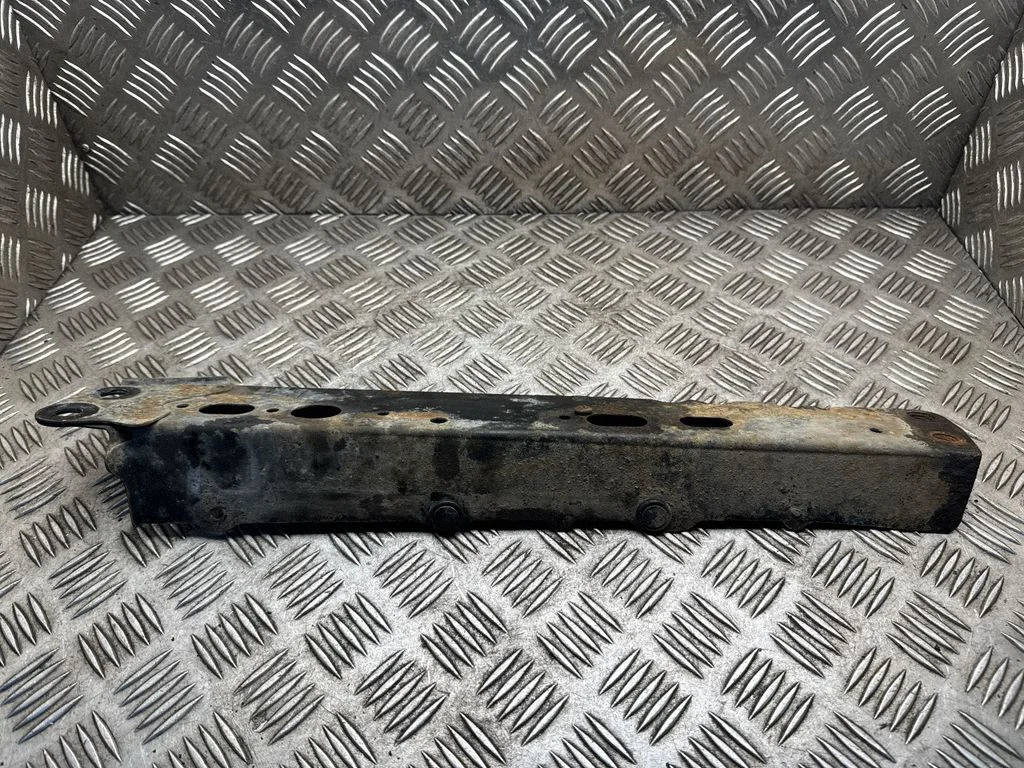 Priekšējais palīgrāmis – Toyota Prius (XW30) (2009-2015)
