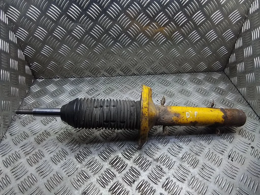 Front shock absorber/damper – Volkswagen Golf IV (1998-2005)