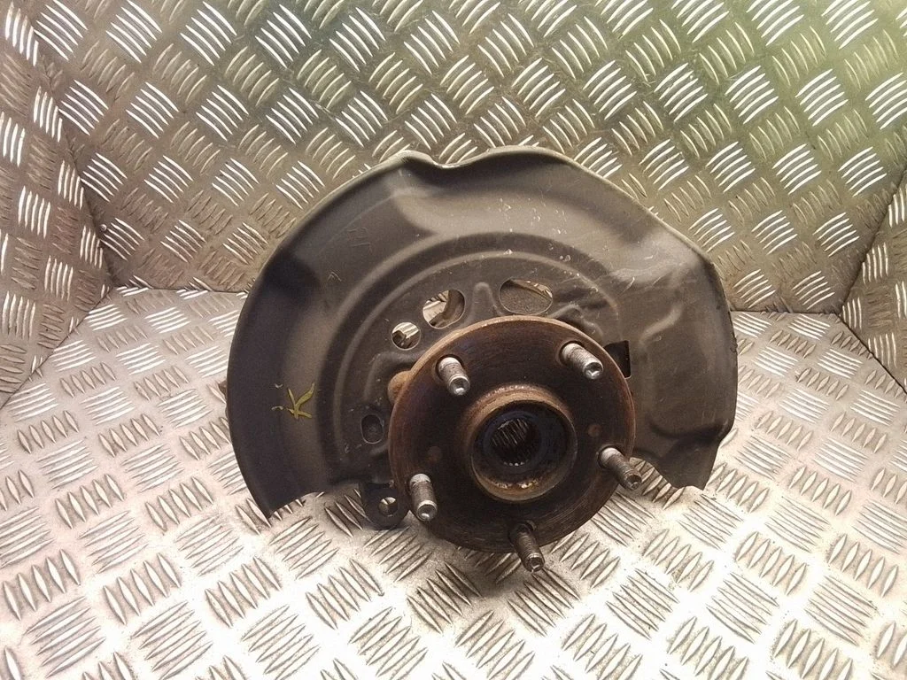 Eesmine rattarumm – Toyota Auris E180 (2012-2018)
