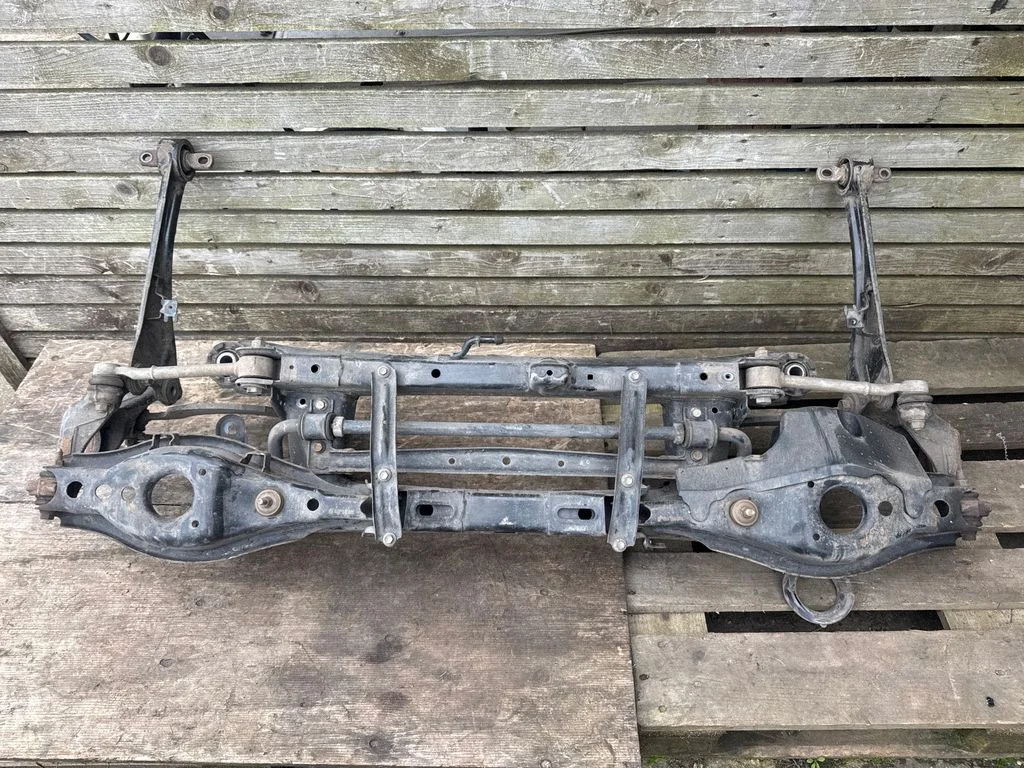 Tagumine sild – Toyota Auris E180 (2012-2018)