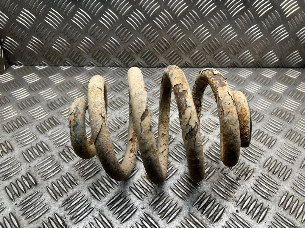 Aizmugurējā spirālatspere
