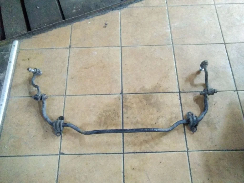Aizmugurējais stabilizators – Nissan Qashqai+2 (2010-2014)