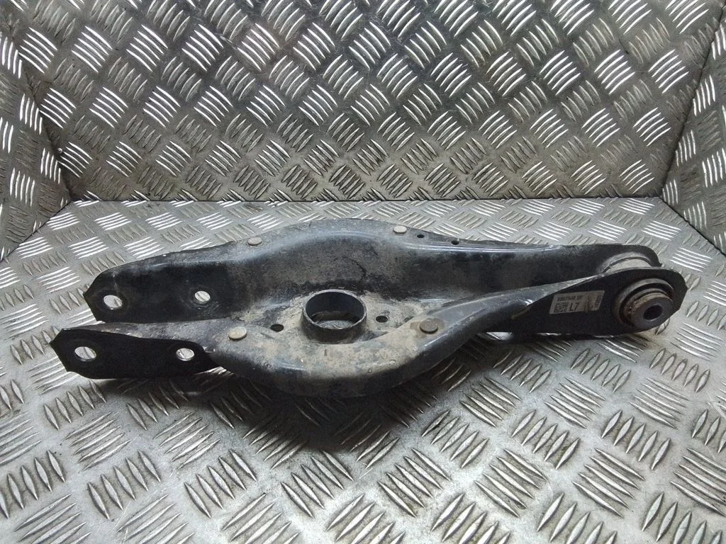 Tagumine õõtshoob – BMW 1-seeria F20 F21 (2011-2019)
