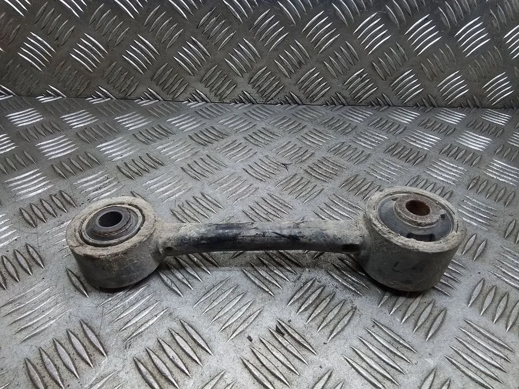 Rear control arm – right