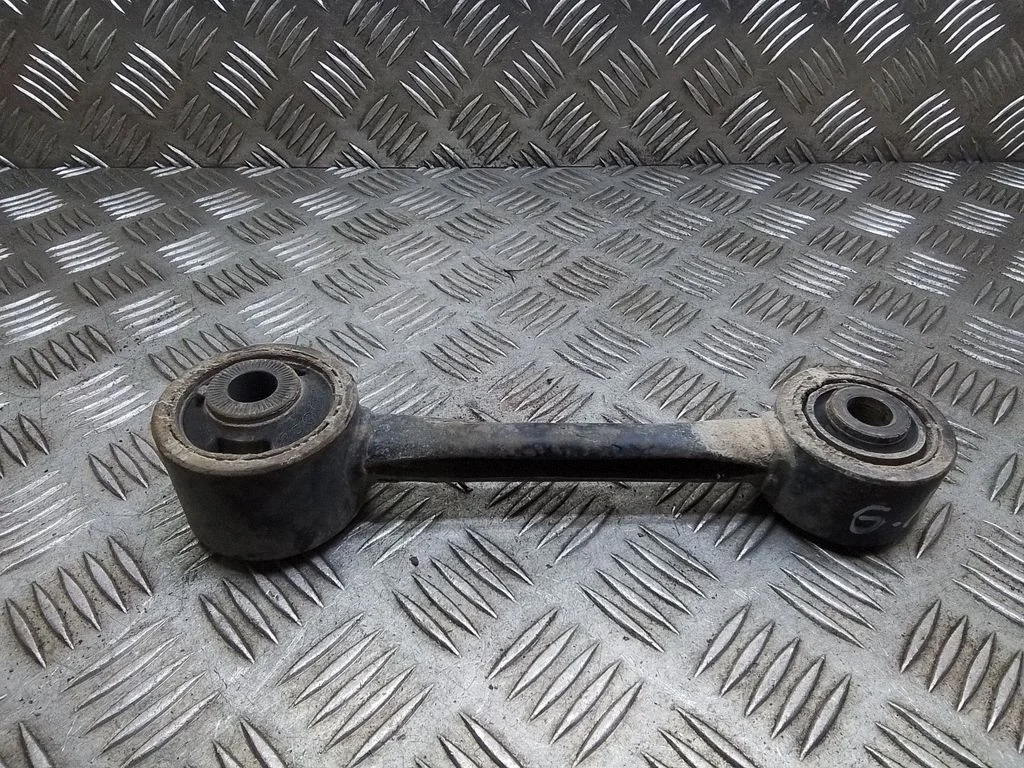 Rear control arm – left