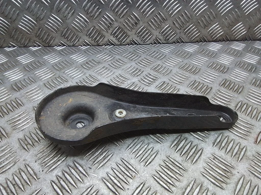 Tagumine ülemine õõtshoob – BMW 1-seeria F20 F21 (2011-2019)