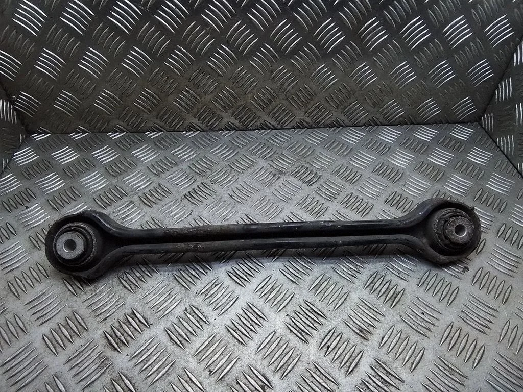 Tagumine ülemine õõtshoob – BMW 1-seeria E81 E87 (2004-2011)