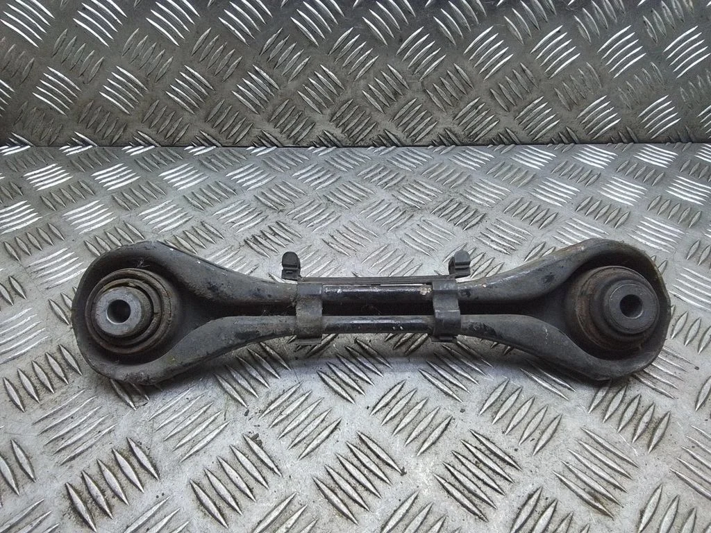 Tagumine ülemine õõtshoob – BMW 1-seeria E81 E87 (2004-2011)