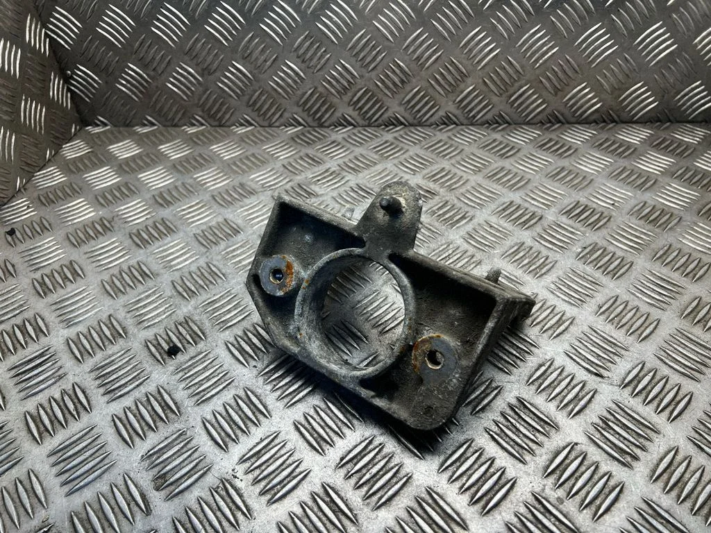 Gearbox mounting bracket – Opel Vivaro (2001-2014)