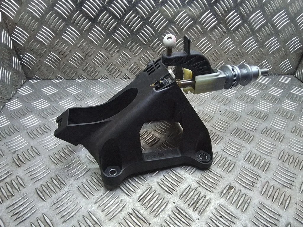 Mechanizm zmiany biegów (kulisa) 335300F020