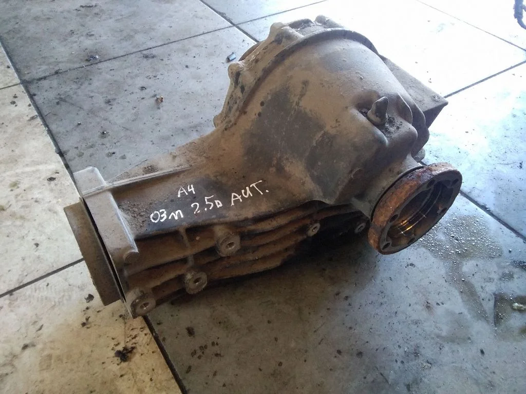Aizmugurējais reduktors 01R525053