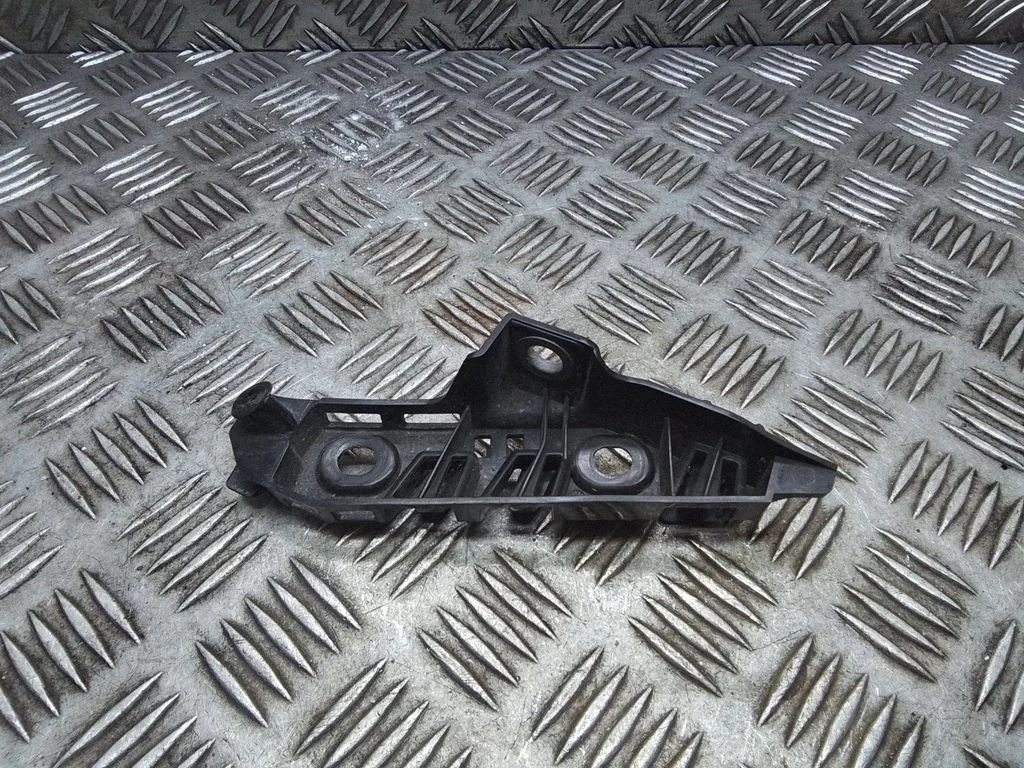 Esistange kinnitusklamber – Volkswagen Passat CC (2008-2016)