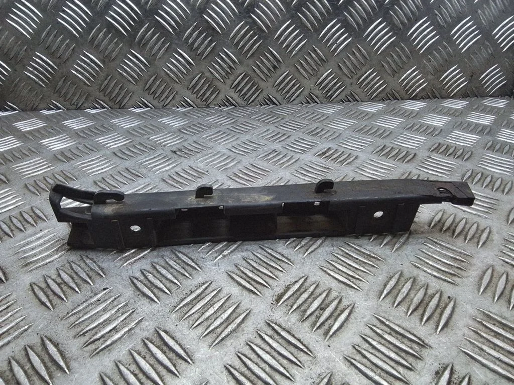 Esistange kinnitusklamber – BMW 7-seeria E65 E66 (2001-2008)